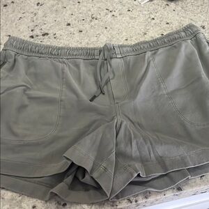 ATHLETA FARALLON SHORT, color- deep fern, size 16